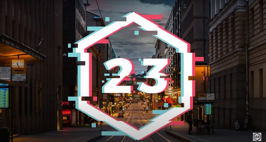 Iltanäkymä kaupungista ja kuvan päällä numerot "23".